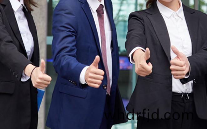 關于(yu)我(wo)們(men)